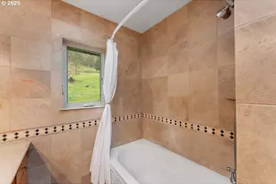 402 Northside Rd, Sutherlin, OR 97479 - Photo 13