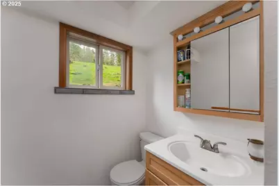 402 Northside Rd, Sutherlin, OR 97479 - Photo 17