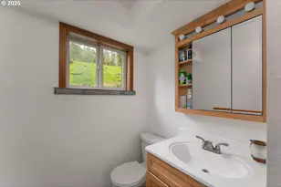 402 Northside Rd, Sutherlin, OR 97479 - Photo 17