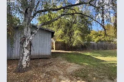 621 Irving Dr, Myrtle Creek, OR 97457 - Photo 27