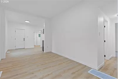 9828 SE Ellis St, Portland, OR 97266 - Photo 7