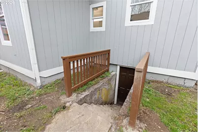 9828 SE Ellis St, Portland, OR 97266 - Photo 31