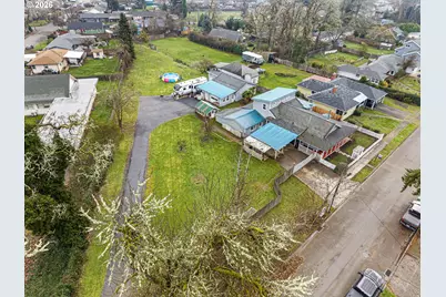 808 N 10th St, Cottage Grove, OR 97424 - Photo 31