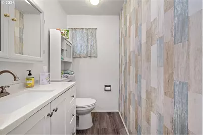 808 N 10th St, Cottage Grove, OR 97424 - Photo 17