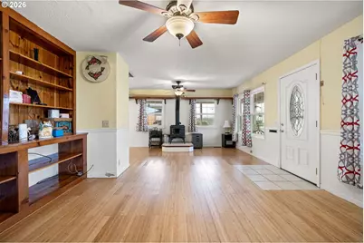 808 N 10th St, Cottage Grove, OR 97424 - Photo 5