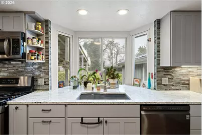 808 N 10th St, Cottage Grove, OR 97424 - Photo 11