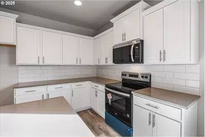 430 S Elm St, Yamhill, OR 97148 - Photo 13