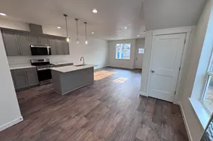 360 SE Shetterly Dr, Dallas, OR 97338 - Photo 5