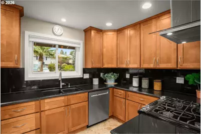 12040 NW Lovejoy St, Portland, OR 97229 - Photo 9