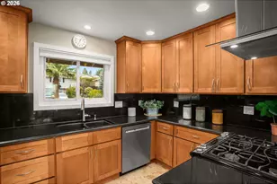 12040 NW Lovejoy St, Portland, OR 97229 - Photo 9