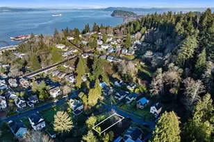 755 38th St, Astoria, OR 97103 - Photo 1