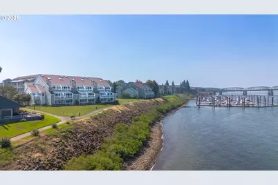 129 N Hayden Bay Dr #BLDG  F, Portland, OR 97217 - Photo 3