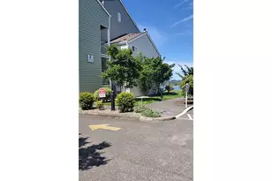 129 N Hayden Bay Dr, Portland, OR 97217 - Photo 3