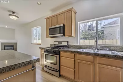 8806 N Fiske Ave, Portland, OR 97203 - Photo 5