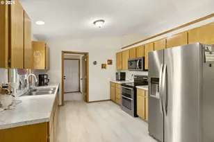 247 SW Manzanita St, McMinnville, OR 97128 - Photo 19