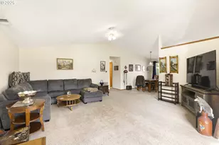 247 SW Manzanita St, McMinnville, OR 97128 - Photo 9