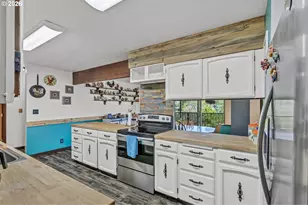 331 Hemlock Ln, Roseburg, OR 97471 - Photo 15