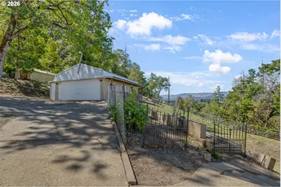 331 Hemlock Ln, Roseburg, OR 97471 - Photo 9