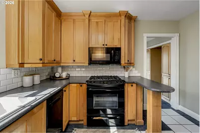 1725 N Sumner St, Portland, OR 97217 - Photo 17