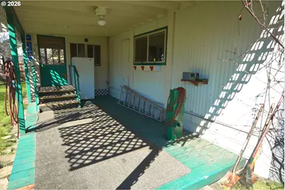 569 S 51st Pl, Springfield, OR 97478 - Photo 25