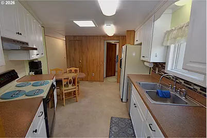 569 S 51st Pl, Springfield, OR 97478 - Photo 3