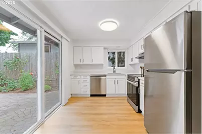 5029 SW Coronado St, Portland, OR 97219 - Photo 9