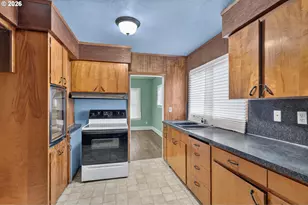 4382 NE 88th Ave, Portland, OR 97220 - Photo 9