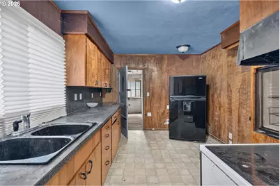 4382 NE 88th Ave, Portland, OR 97220 - Photo 7