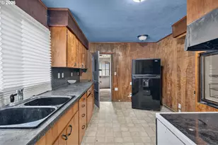 4382 NE 88th Ave, Portland, OR 97220 - Photo 7