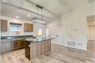127 SW Nye Ave, Pendleton, OR 97801 - Photo 7