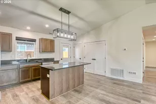 127 SW Nye Ave, Pendleton, OR 97801 - Photo 7