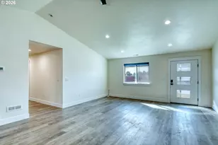 127 SW Nye Ave, Pendleton, OR 97801 - Photo 3