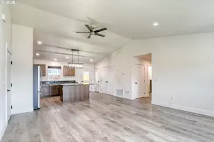 127 SW Nye Ave, Pendleton, OR 97801 - Photo 5