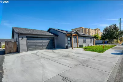 127 SW Nye Ave, Pendleton, OR 97801 - Photo 1