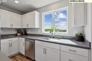 728 Merriott Ln, Woodburn, OR 97071 - Photo 5