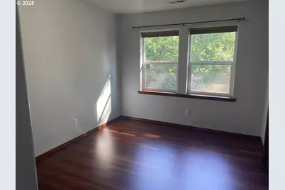 534 NE South Shore Rd, Portland, OR 97211 - Photo 11