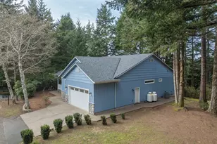 705 NW Highland Cir, Waldport, OR 97394 - Photo 3