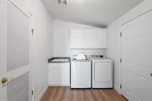 3220 Crescent Ave, Eugene, OR 97408 - Photo 17