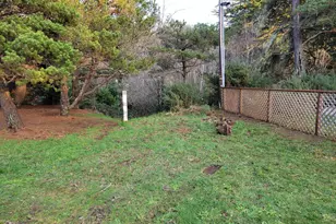 303 13th St SW, Bandon, OR 97411 - Photo 5