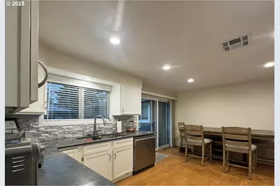 627 Richard St, Brookings, OR 97415 - Photo 17