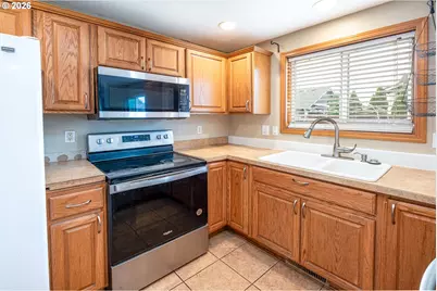 572 Royal Tern Ave, Halsey, OR 97348 - Photo 13