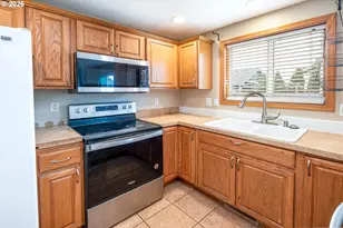 572 Royal Tern Ave, Halsey, OR 97348 - Photo 13