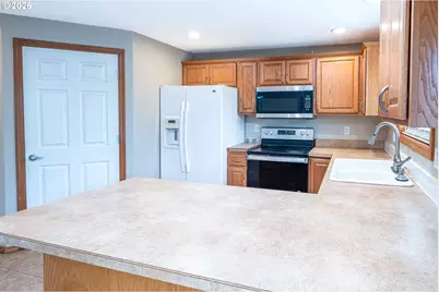 572 Royal Tern Ave, Halsey, OR 97348 - Photo 11