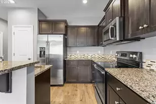 12130 SW Pond Ln, Tigard, OR 97224 - Photo 7