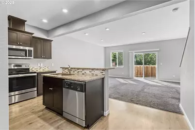 12130 SW Pond Ln, Tigard, OR 97224 - Photo 5