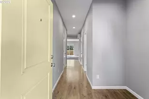 12130 SW Pond Ln, Tigard, OR 97224 - Photo 3