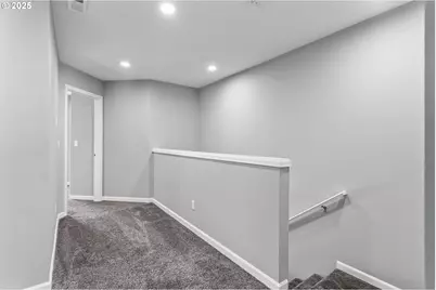 12130 SW Pond Ln, Tigard, OR 97224 - Photo 15