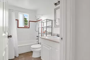 1260 10th St, Florence, OR 97439 - Photo 13