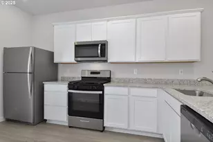 1136 Parkside Ave, Woodburn, OR 97071 - Photo 7