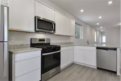 1136 Parkside Ave, Woodburn, OR 97071 - Photo 7